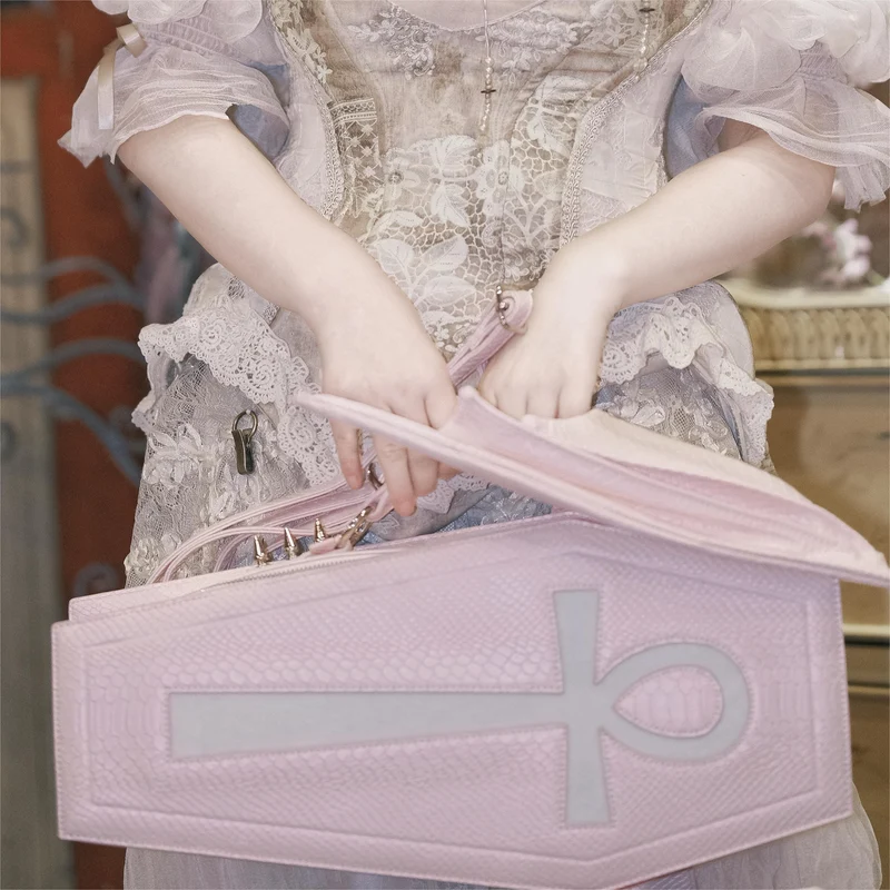 Gothic-Tasche für Damen, Fledermausflügel-Sargform, rosa