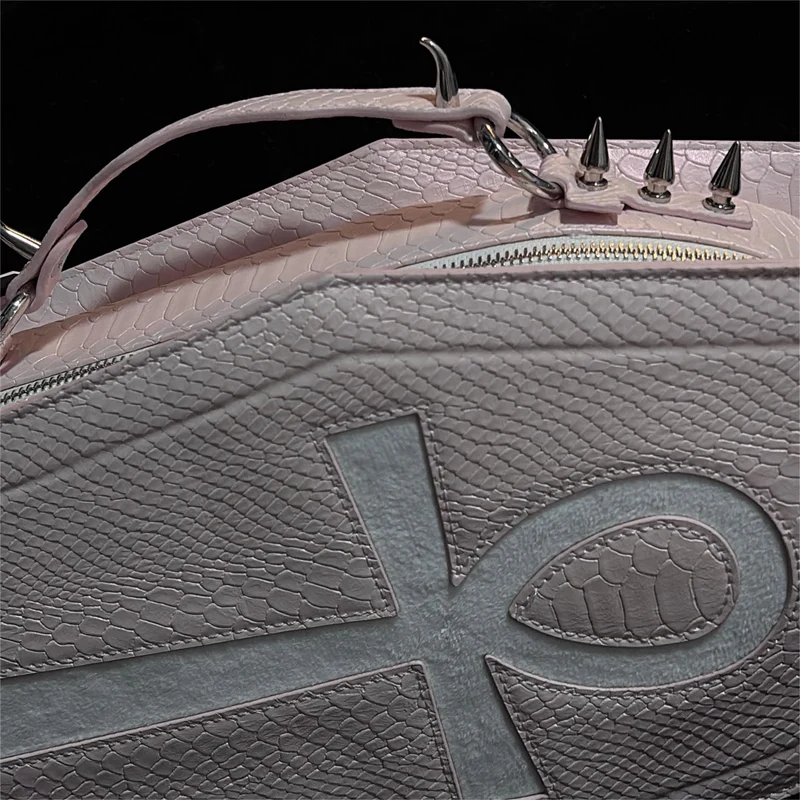 Gothic-Tasche für Damen, Fledermausflügel-Sargform, rosa