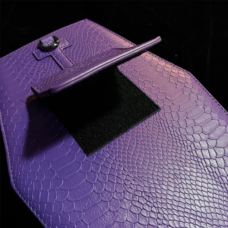 Gothic-Tasche für Damen, Fledermausflügel-Sargform, Lila