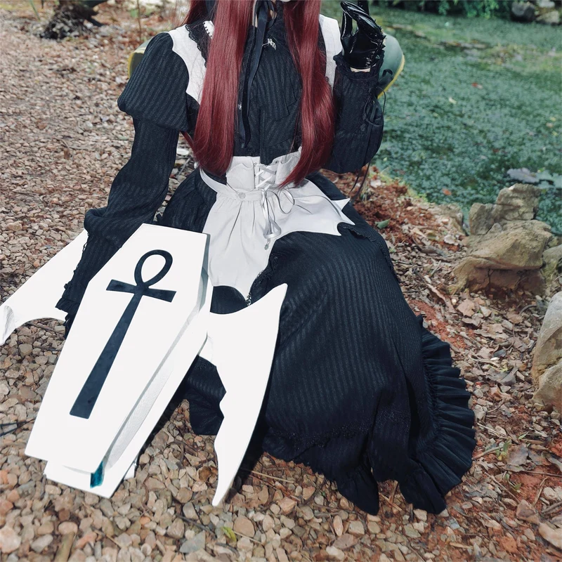 Gothic-Tasche für Damen mit Fledermausflügel-Kreuzmotiv, Sargform, Weiß-Schwarz
