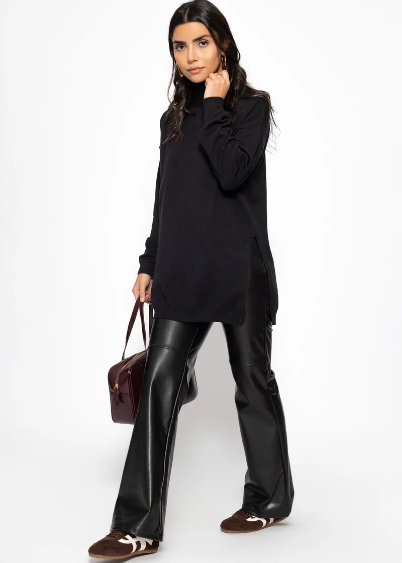Oversize Rollkragenpullover mit langen Seitenschlitzen - schwarz