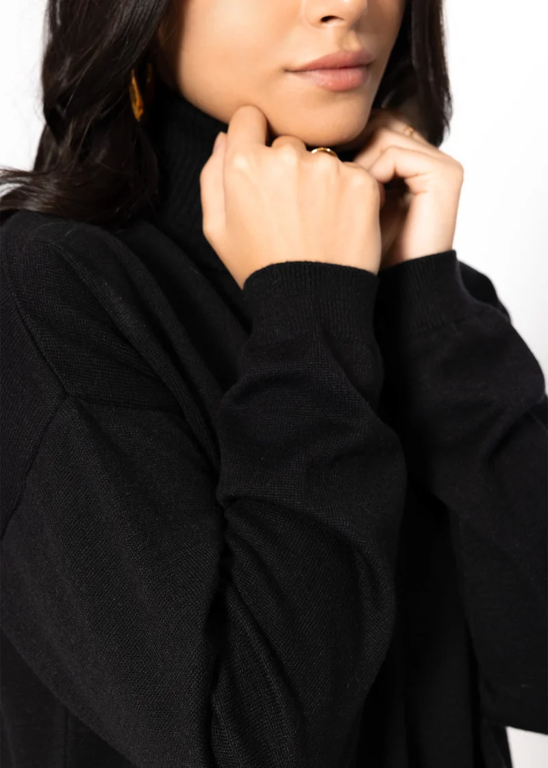 Oversize Rollkragenpullover mit langen Seitenschlitzen - schwarz
