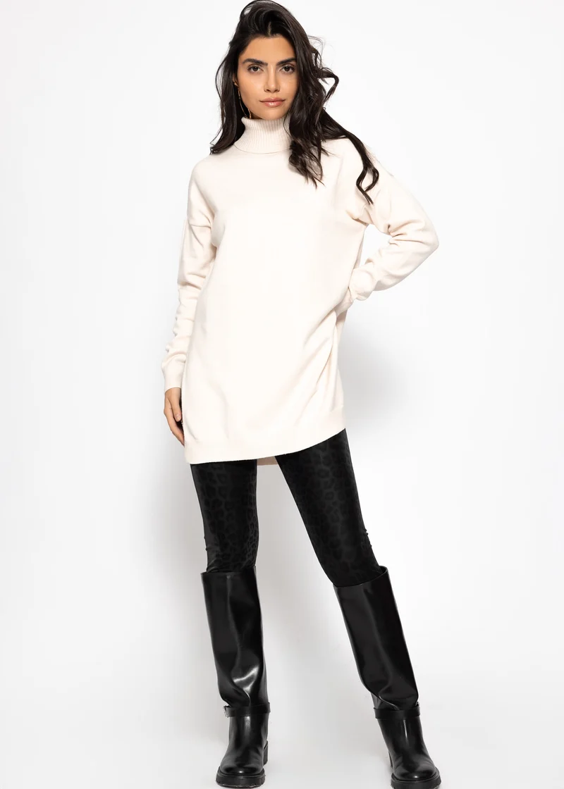 Oversize Rollkragenpullover mit langen Seitenschlitzen - offwhite