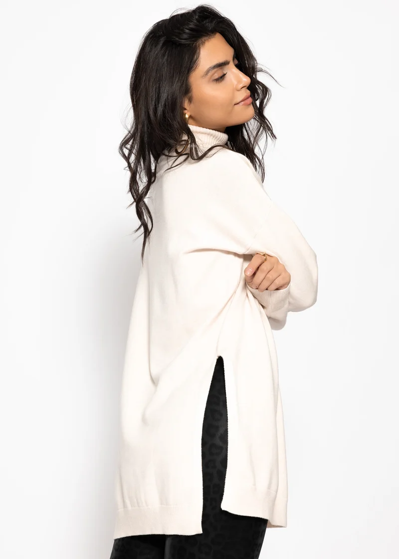 Oversize Rollkragenpullover mit langen Seitenschlitzen - offwhite