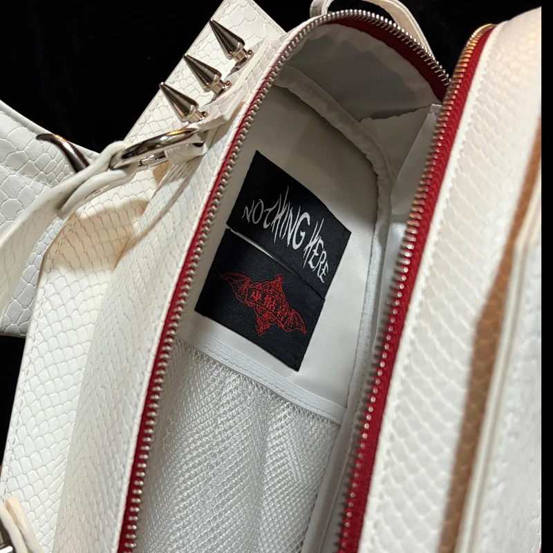 Gothic-Sargtasche für Damen mit Kreuzmotiv, Fledermausflügel-Design, Weiß-Rot