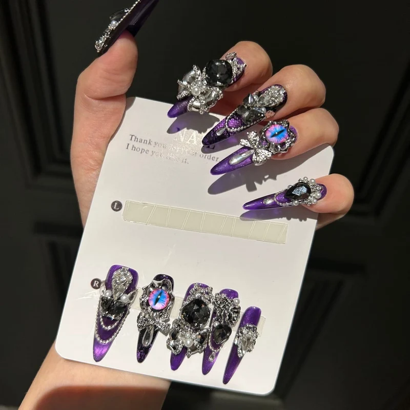 Gothic-Augen-Nagelpatch mit Strasssteinen für Damen