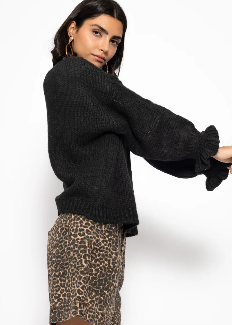 Strickpullover mit Rüschenärmeln - schwarz
