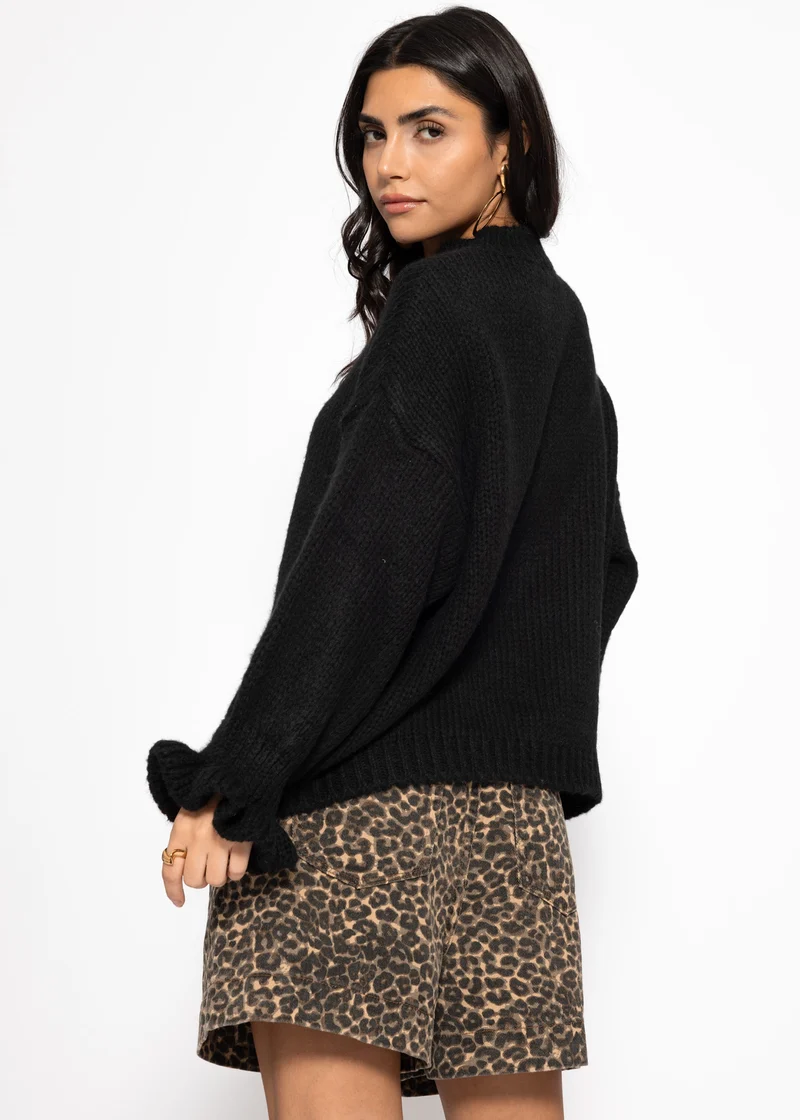 Strickpullover mit Rüschenärmeln - schwarz
