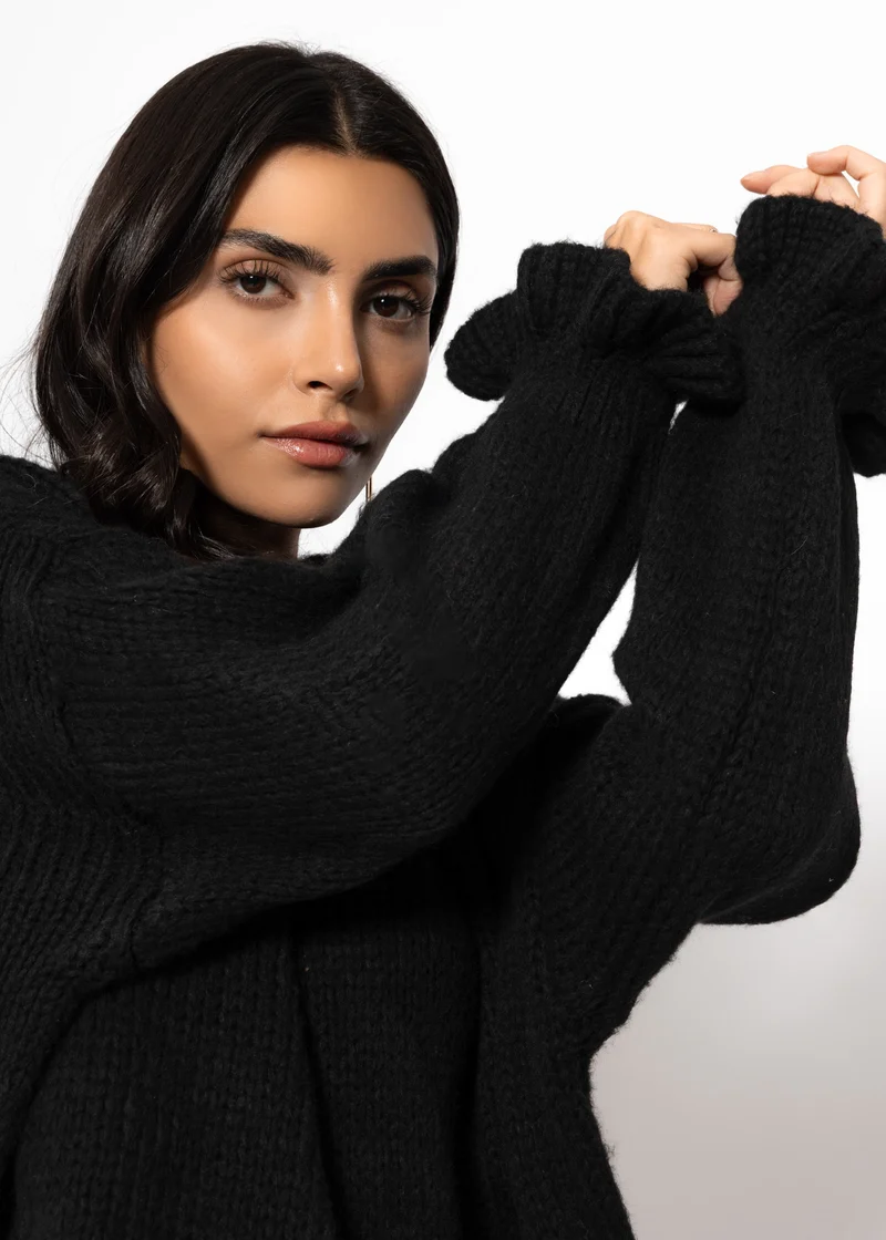Strickpullover mit Rüschenärmeln - schwarz