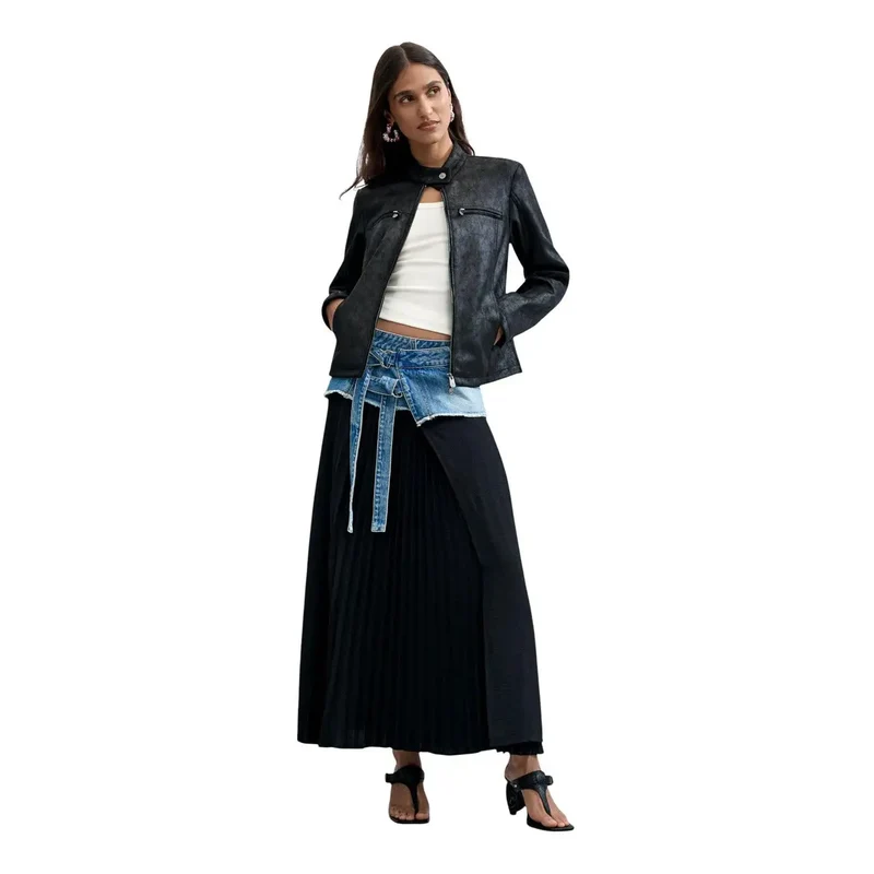 Desigual Damen Blazer Schwarzer Blazer mit Reißverschlusstasche und Mandarin-Tasche aus Polyester