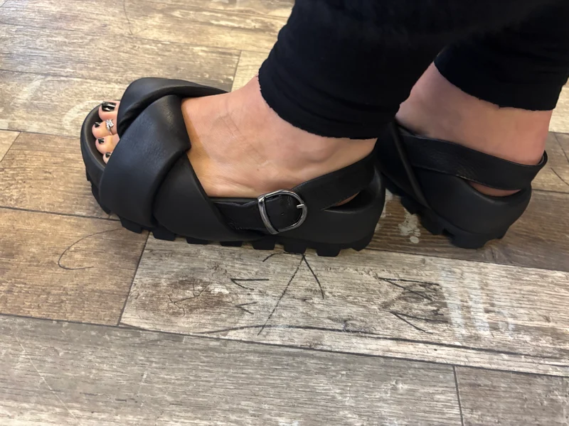 Lofina Sandale