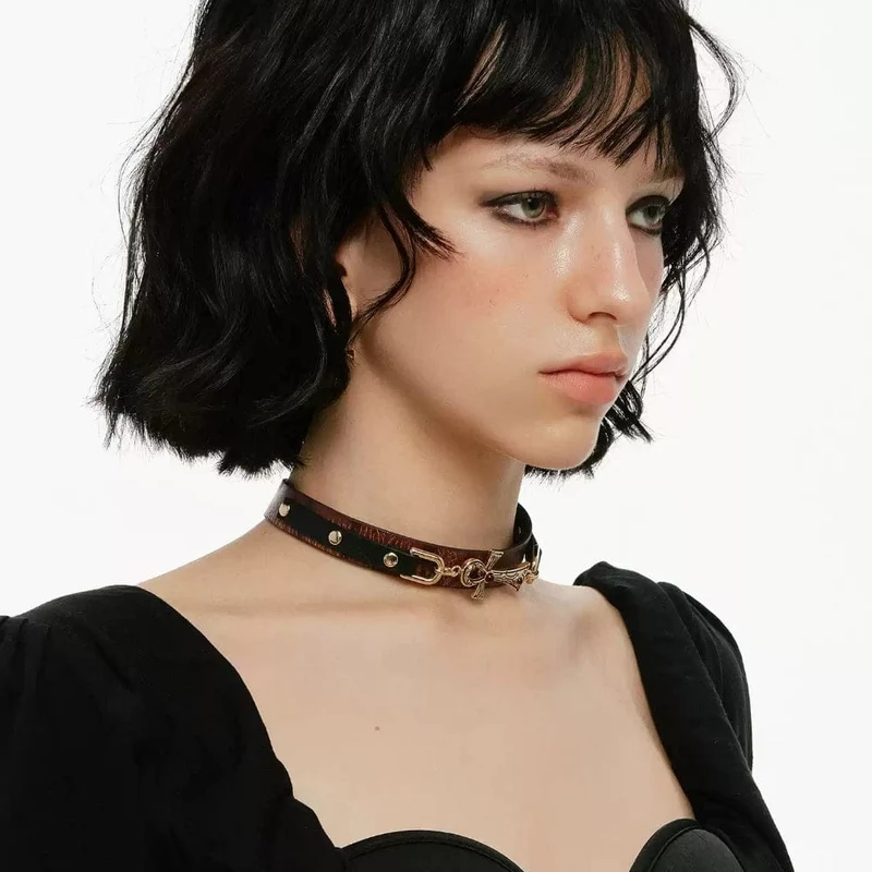 Grunge-Choker für Damen aus Kunstleder mit Kreuz