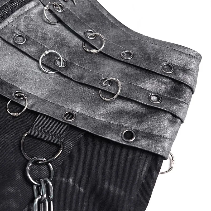 Punk-Rock für Herren mit Ringen, Ketten, Reißverschluss und Falten
