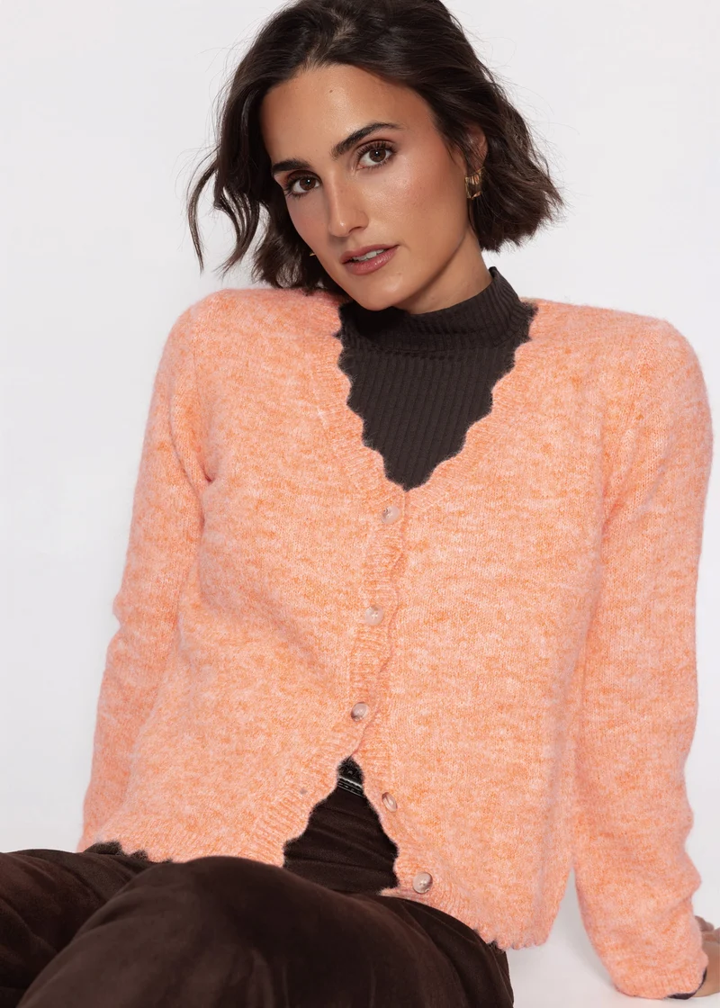 Strickjacke mit Bogenkante - koralle