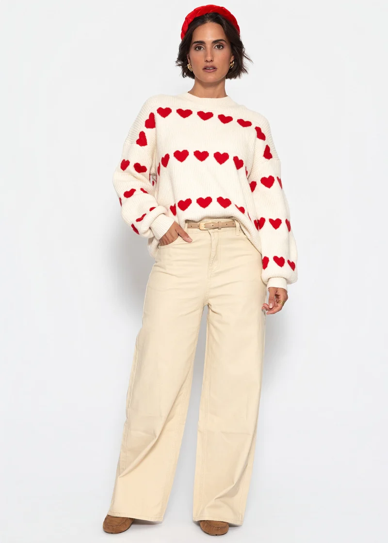 Oversize Pullover mit roten Herzen - offwhite