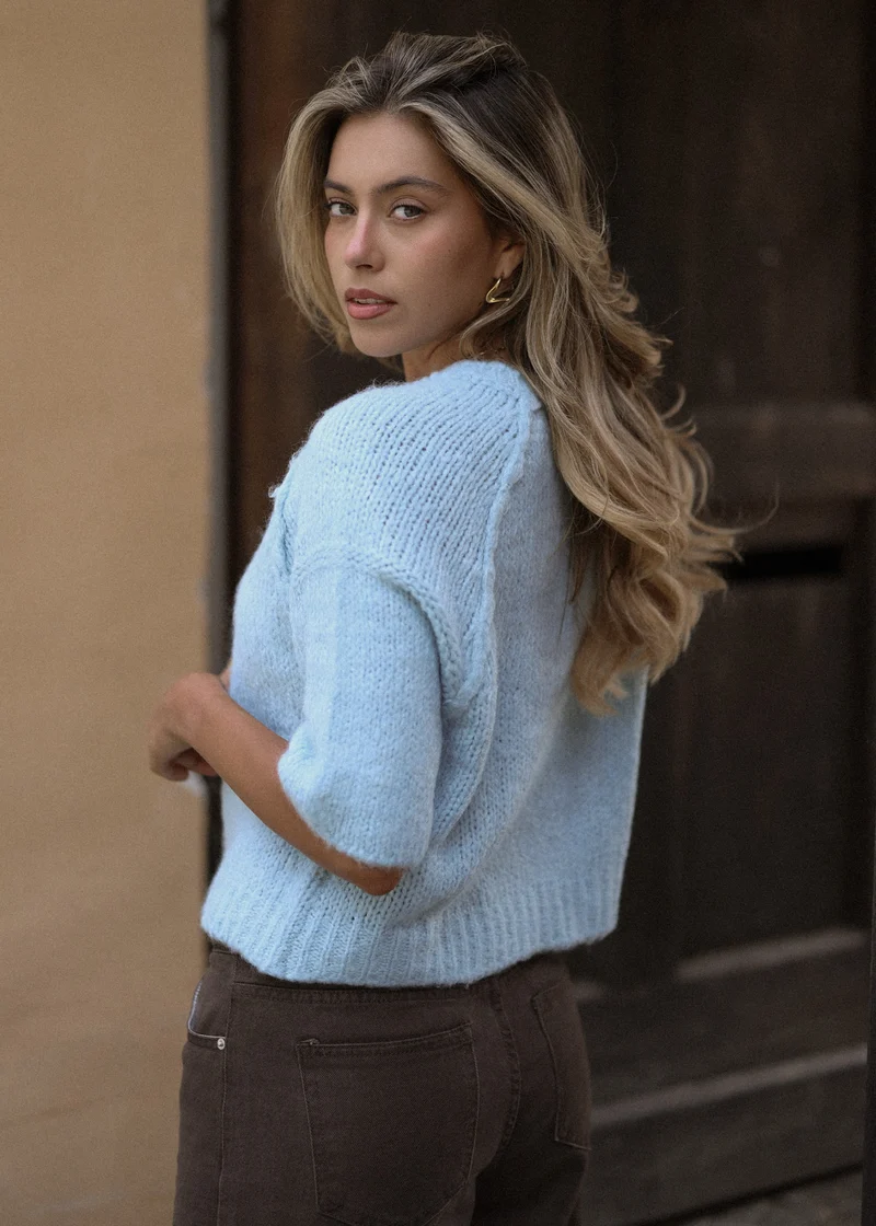 Kurzarm Cardigan mit Außennähten - hellblau