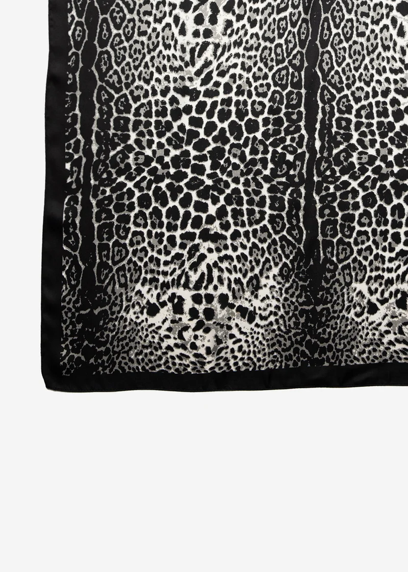 Halstuch mit Leo-Print - schwarz