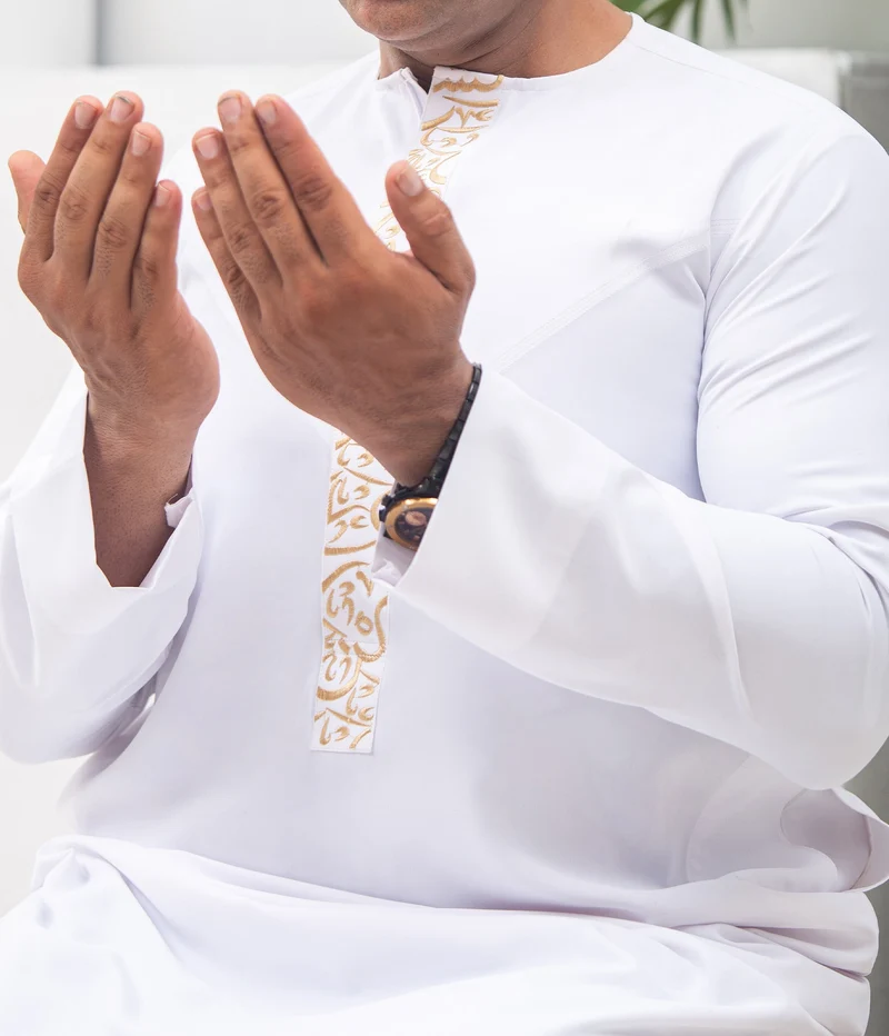 Qamees Arabesque Weiß