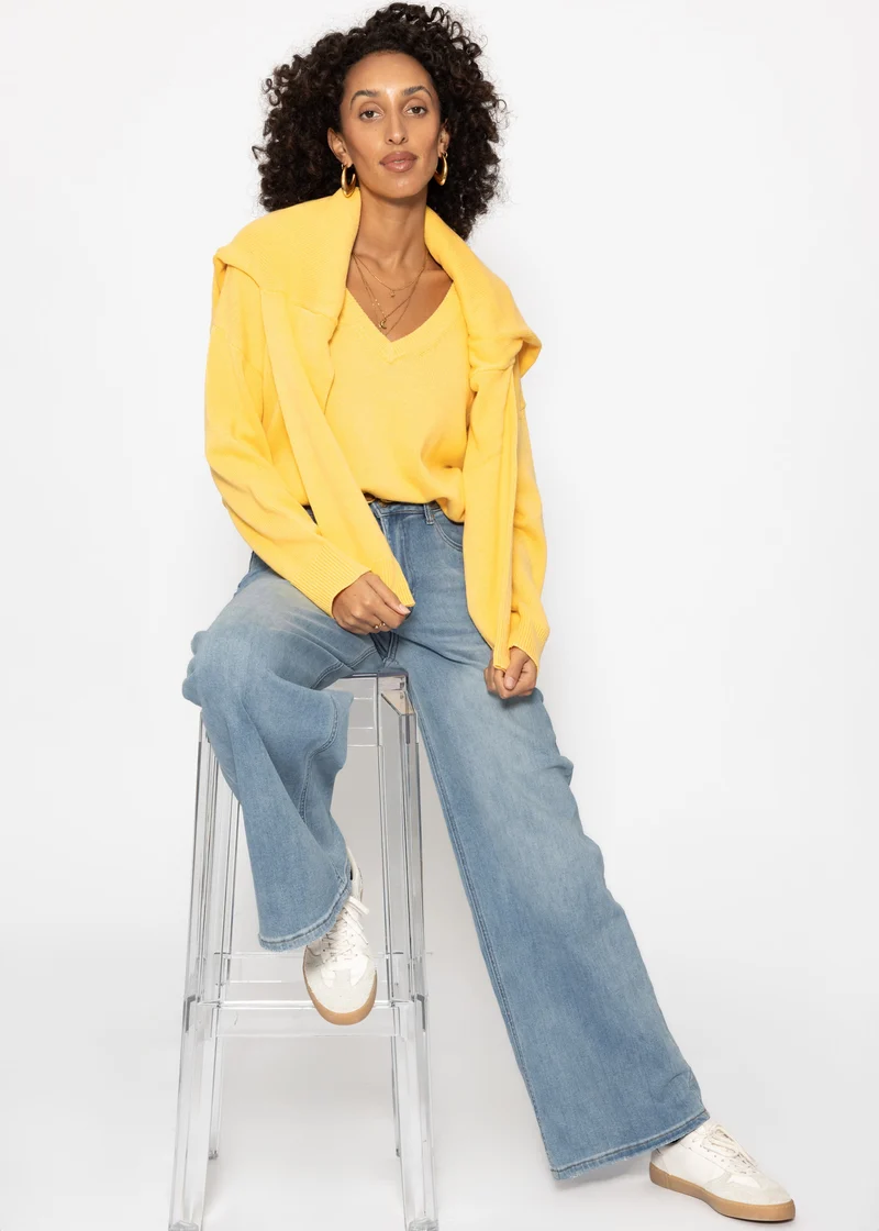 Oversize Baumwoll-Pullover mit tiefem V-Ausschnitt - gelb