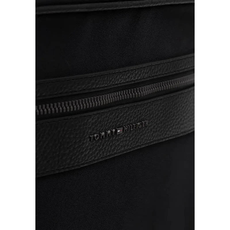 Tommy Hilfiger Herren Rucksack aus Repreve, schwarz, Reißverschlusstaschen, 15 cm