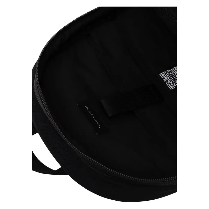 Tommy Hilfiger Herren Rucksack aus Repreve, schwarz, Reißverschlusstaschen, 15 cm