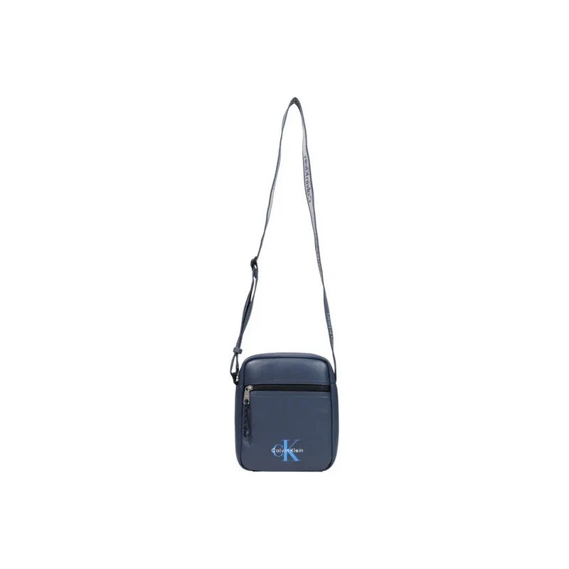 Calvin Klein Herren Umhängetasche mit breitem Trageriemen und auffälligem Logo, blau, B18 cm