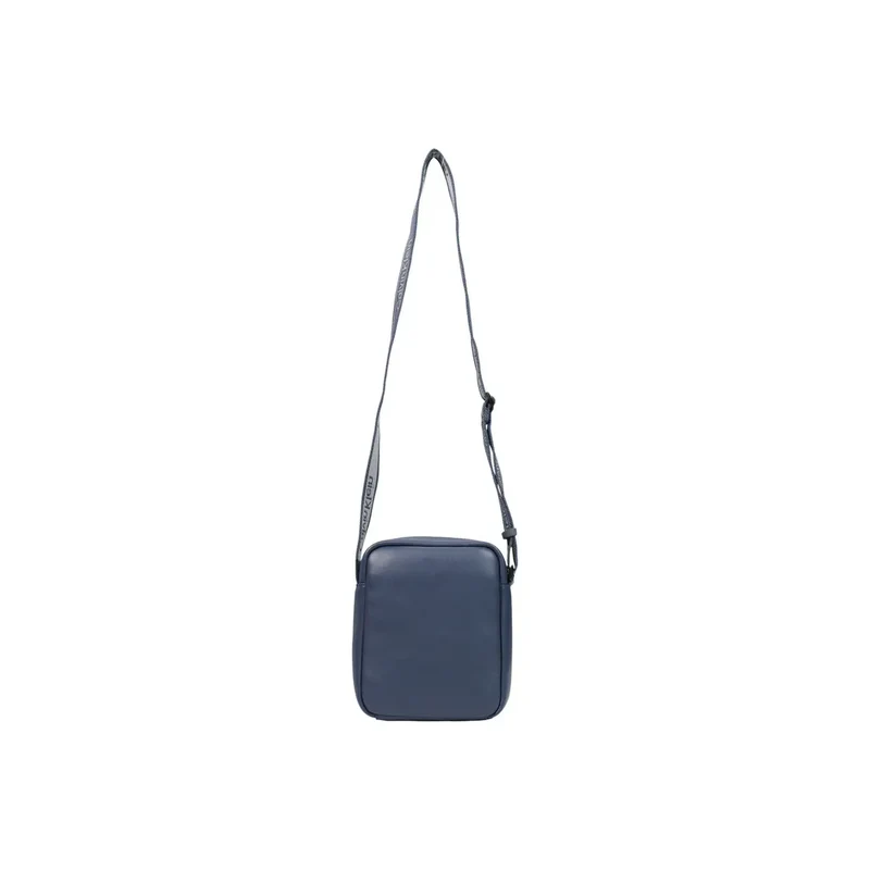 Calvin Klein Herren Umhängetasche mit breitem Trageriemen und auffälligem Logo, blau, B18 cm