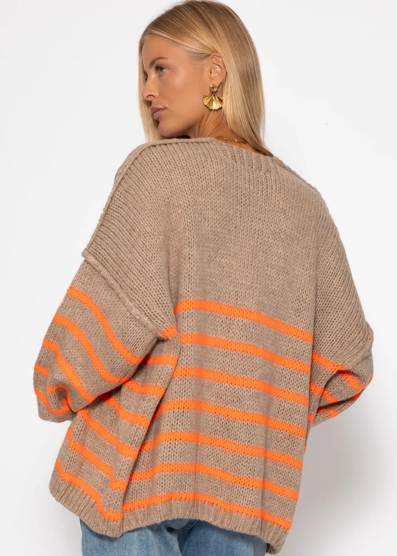 Gestreifter Cardigan mit Außennähten - beige
