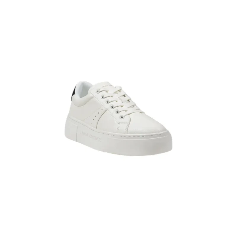 Weiße Leder Sneakers mit schwarzem Absatz