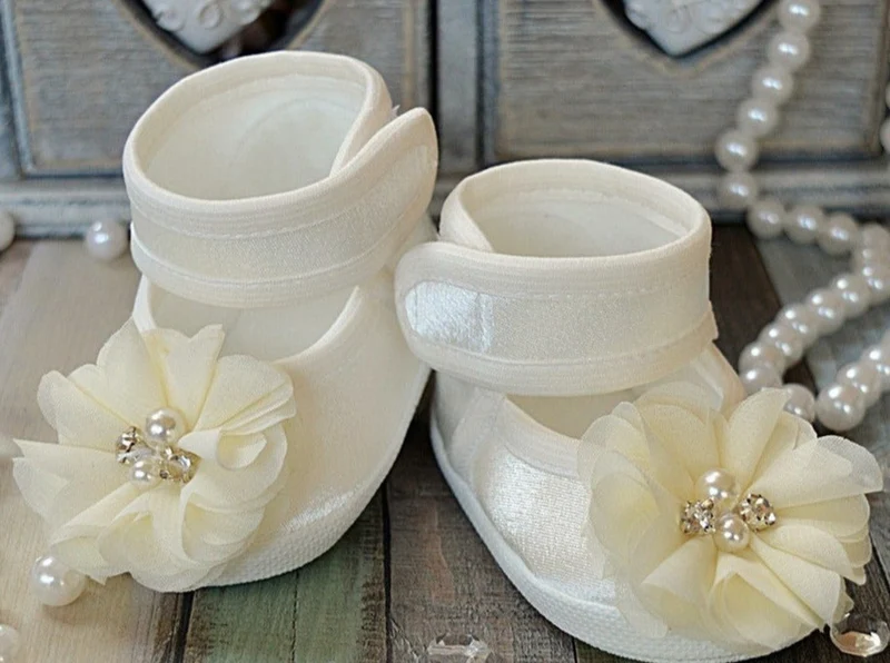 Christening shoes Ronda with rhinestones ecru