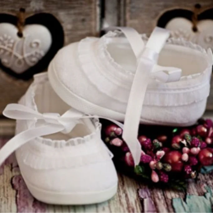 Christening shoes Judy with ruffles in white