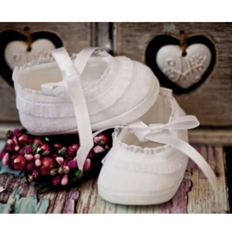 Christening shoes Judy with ruffles in white