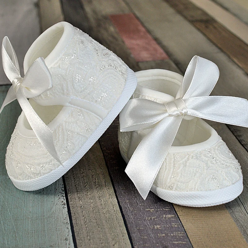 Christening shoes Tina with lace in ecru