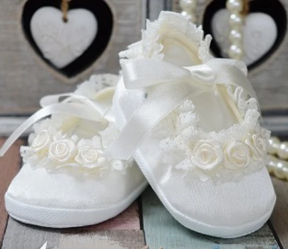 Christening slippers Lydia in ecru satin